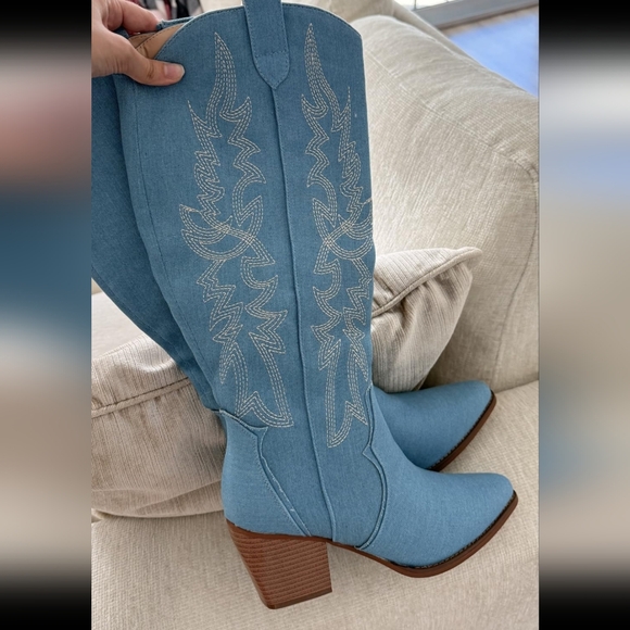 NWTs, Blue Denim Embroidered Women's Boots - Picture 2 of 2